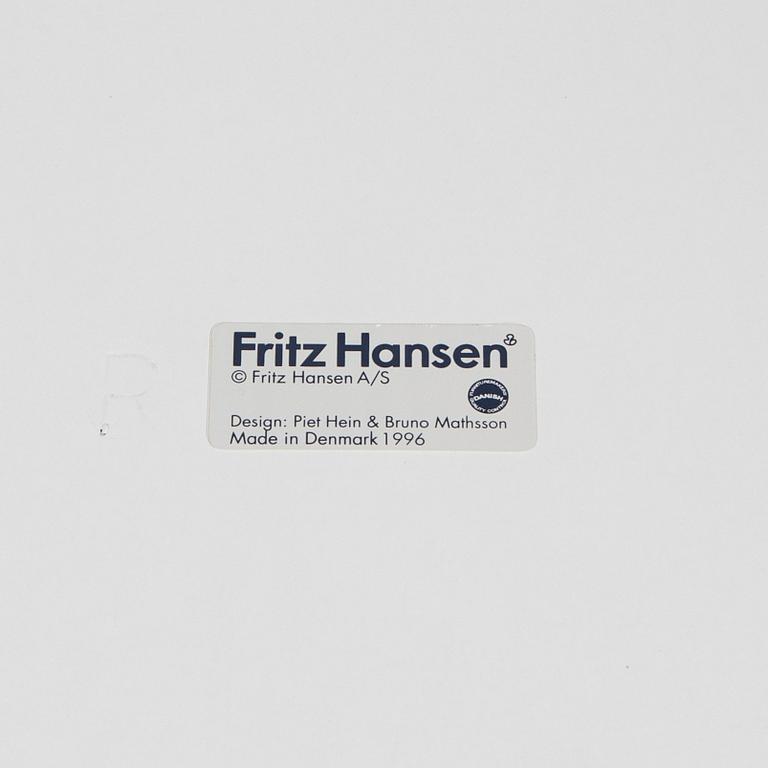 Bruno Mathsson & Piet Hein, ruokapöytä, "Superellips", Fritz Hansen, Tanska. 1996.