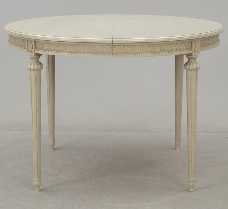 MATSALSGRUPP, fyra stolar samt bord. Gustaviansk stil 1900-tal.