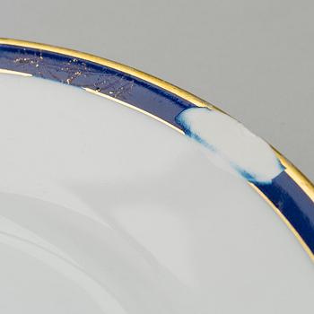 MATSERVIS, 89 delar, porslin, AB-modell, Arabia, Finland 1930-49. 3 st fat.