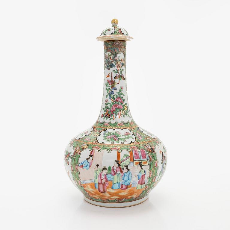 maljakko ja kansi, posliinia. Qing-dynastia, myöhäinen 1800-luku.