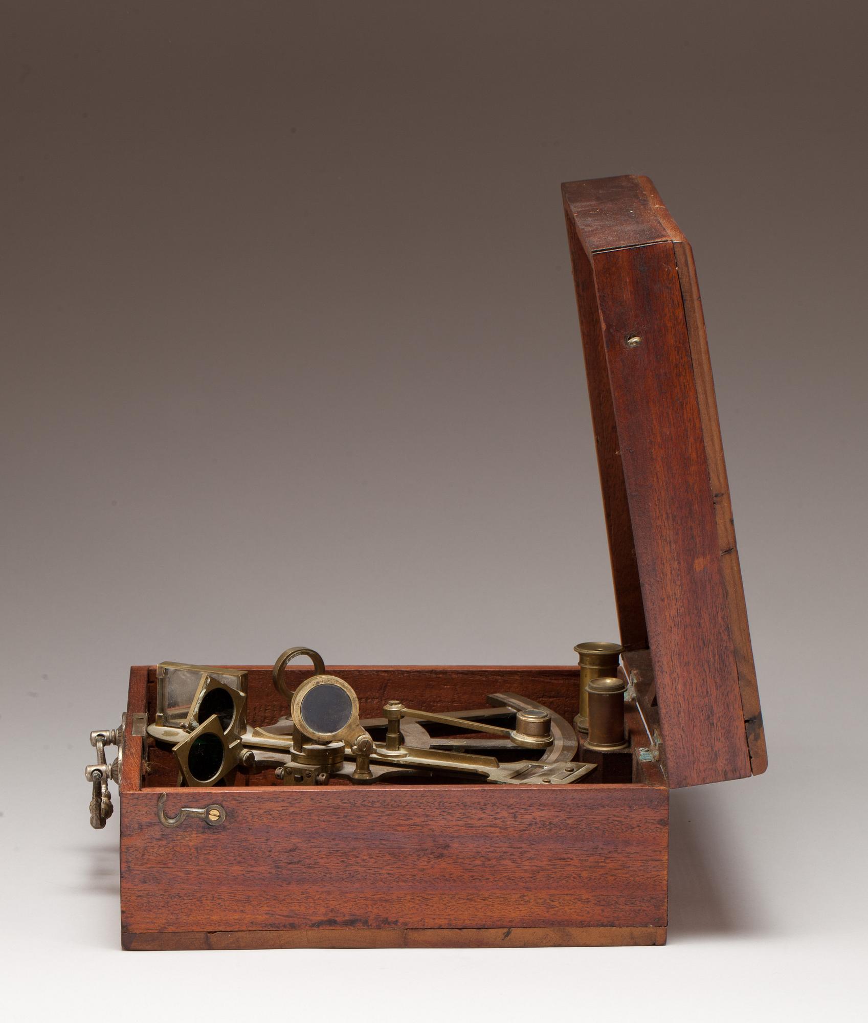 SEXTANT i schatull, England. Omkring år 1900.