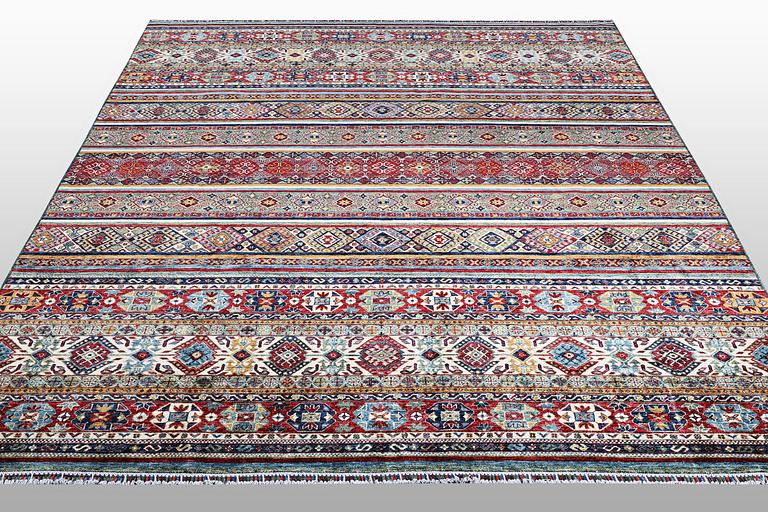 Carpet, Kazak Khorjin, ca 354 x 278 cm.