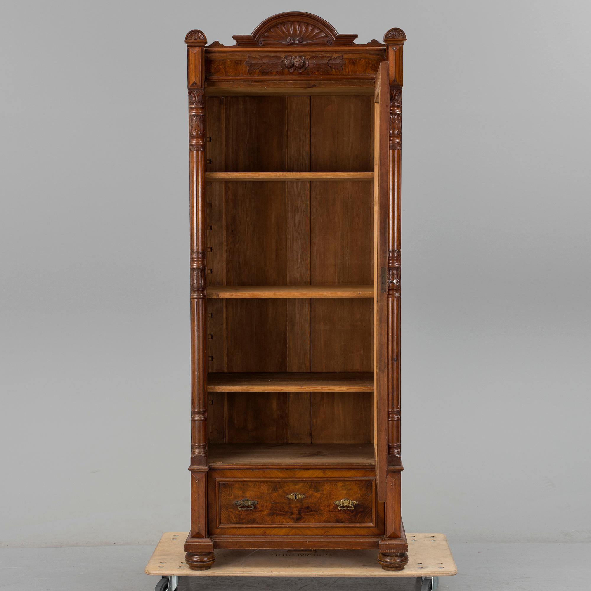 VITRINSKÅP, nyrenässans, sent 1800-tal.