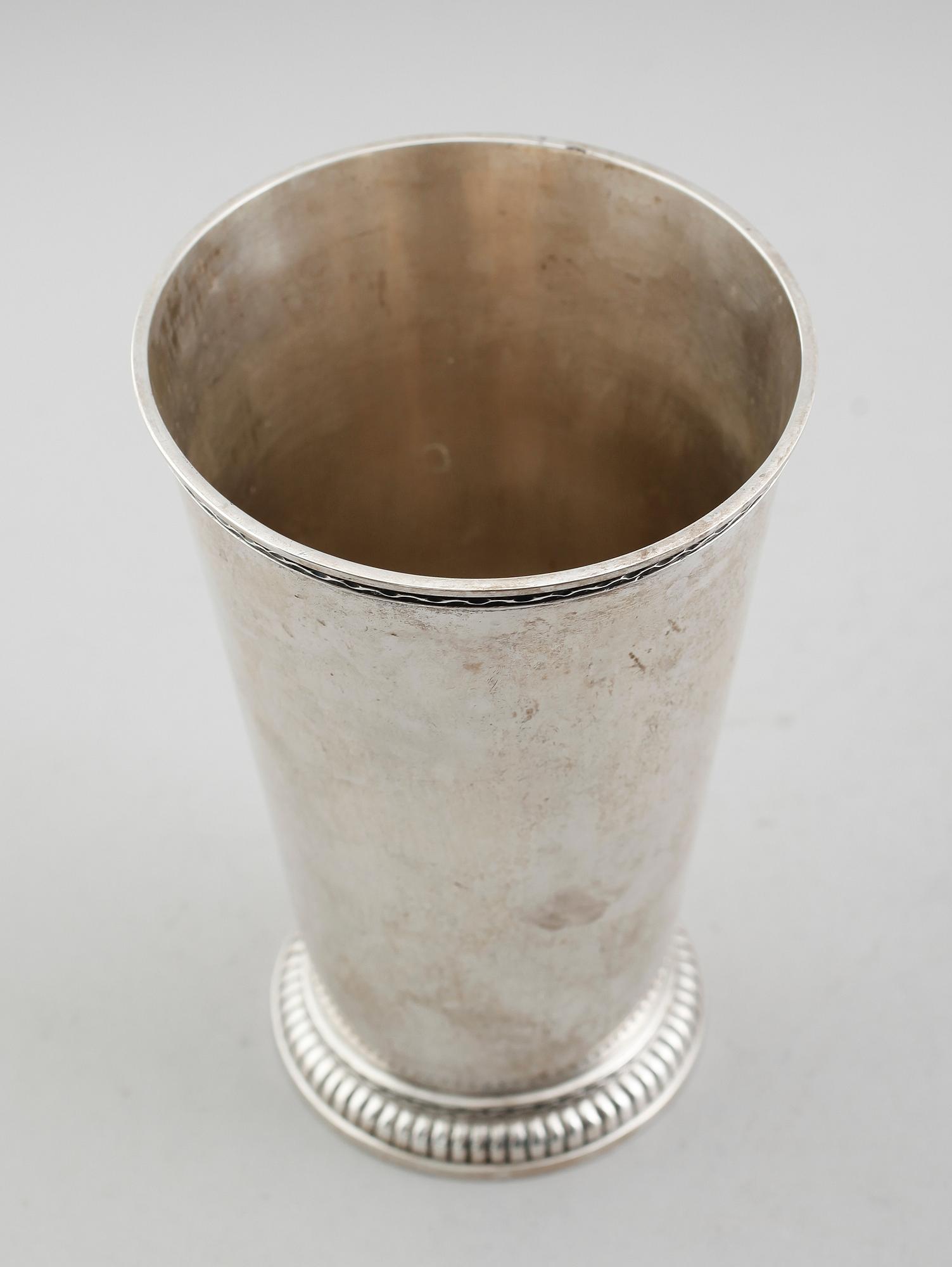 BÄGARE, silver, Erik Råström, Stockholm 1952. Vikt ca 350 gram.
