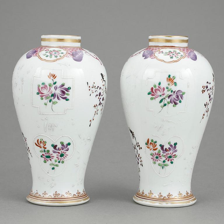 TEDOSOR, ett par, porslin, troligen Samson, Frankrike, sent 1800-tal.