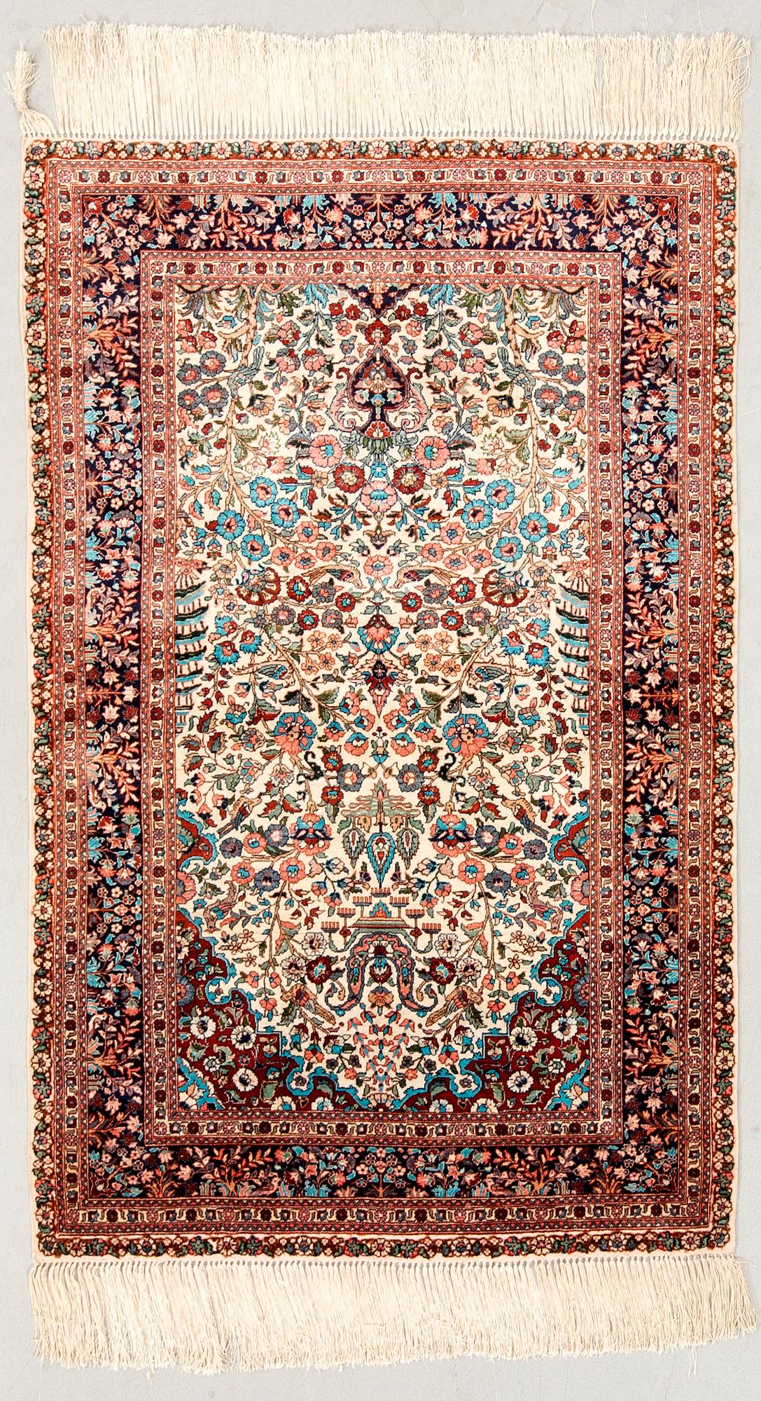 Matta Hereke silke ca 123x77 cm.