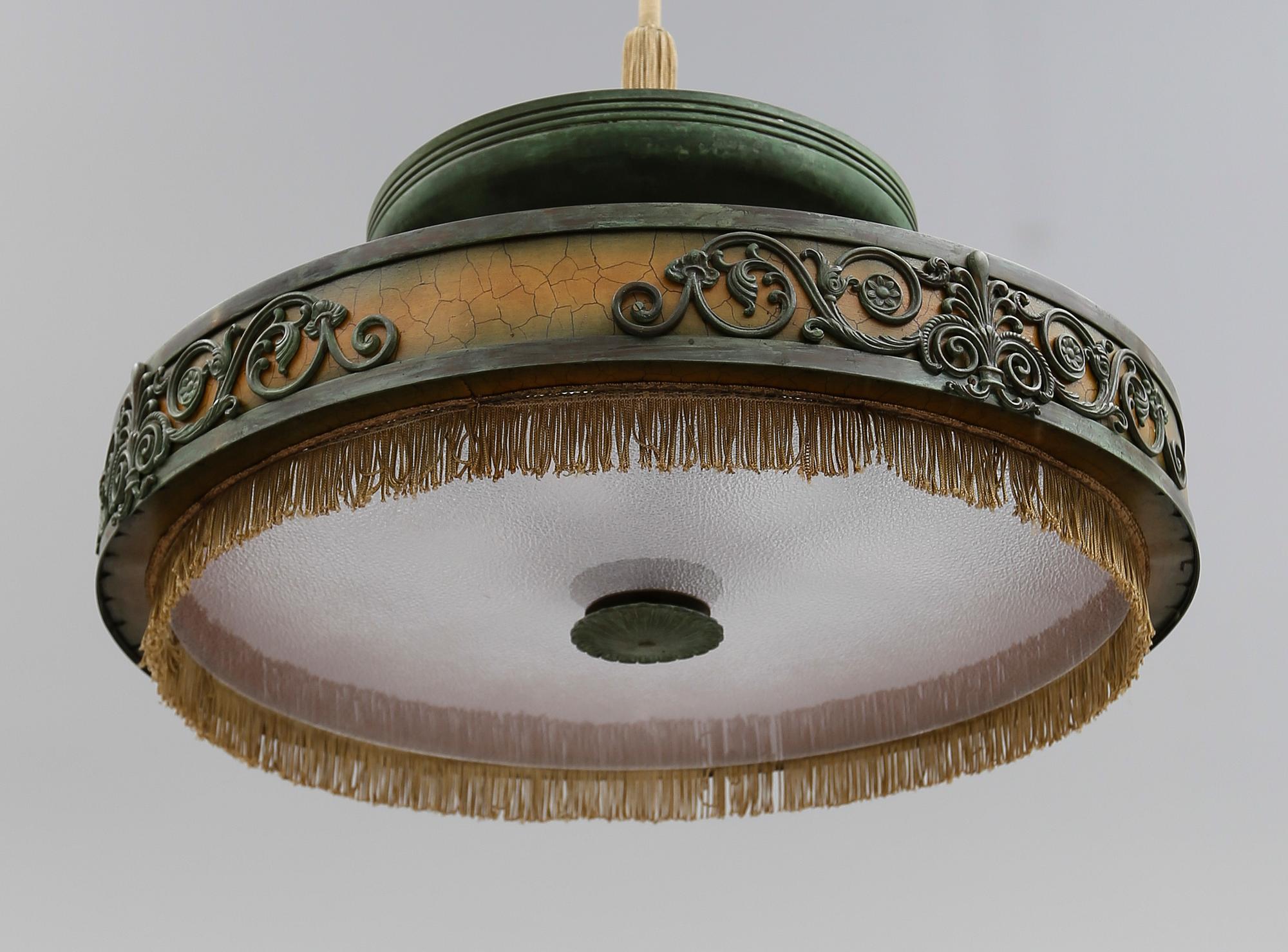 TAKLAMPA, 1900-talets första hälft. Höjd ca 72 cm.