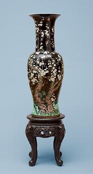 1647. A large famille noire vase, Qing dynasty, 19th Century.