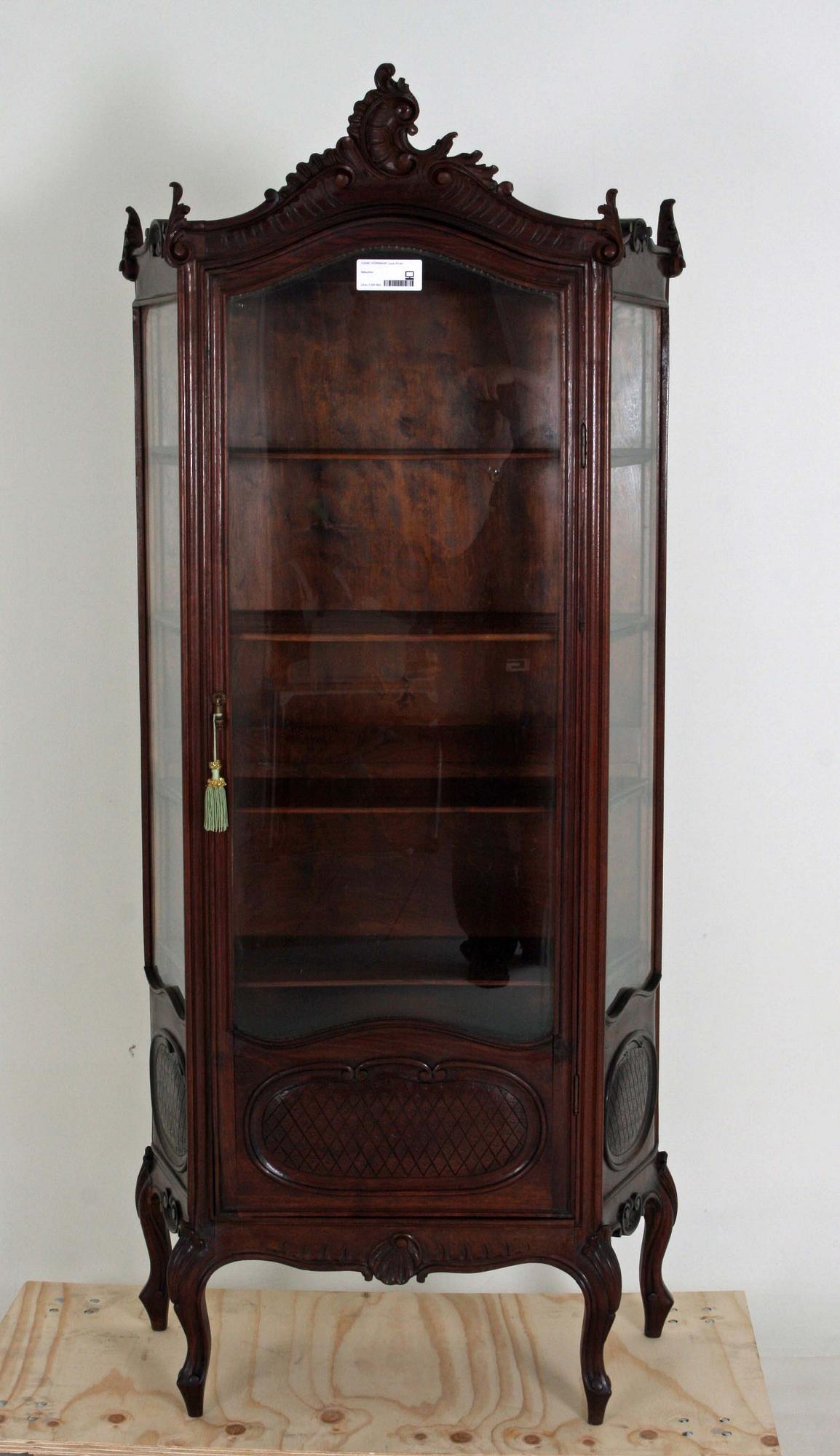 VITRINSKÅP, Louis XV-stil.