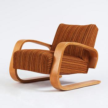 Alvar Aalto, a model 400 'Tank Chair', executed by Aalto Möbler in Hedemora, Sweden 1945-56.