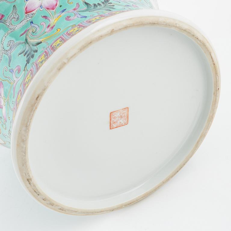 A porcelain lidded urn, China, 20th Century.