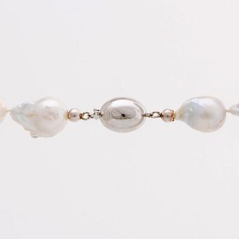 PEARL NECKLACE Baroque South Sea pearls (largest pearl approx 3 x 2 cm, clasp silver.