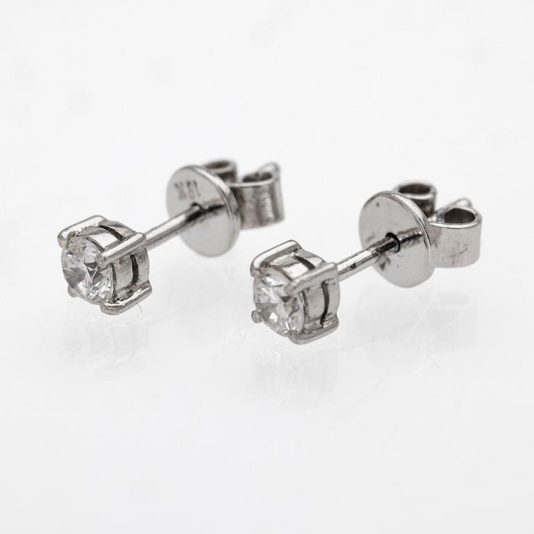 18K white gold earrings with diamonds.
