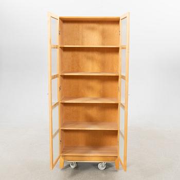 Vitrinskåp, Marit Stigsdotter ”Allegro”, Stolab 2004.