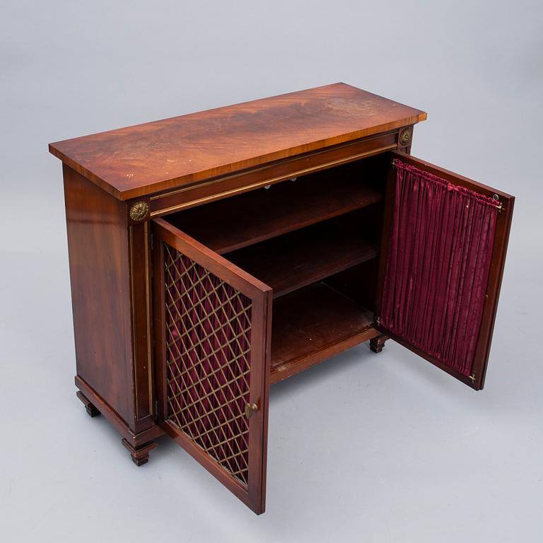 BOKSKÅP, directoire-stil, 1900-talets senare hälft.