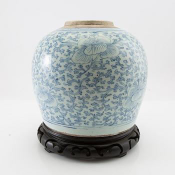 Bojan Kina 19th century porcelain.