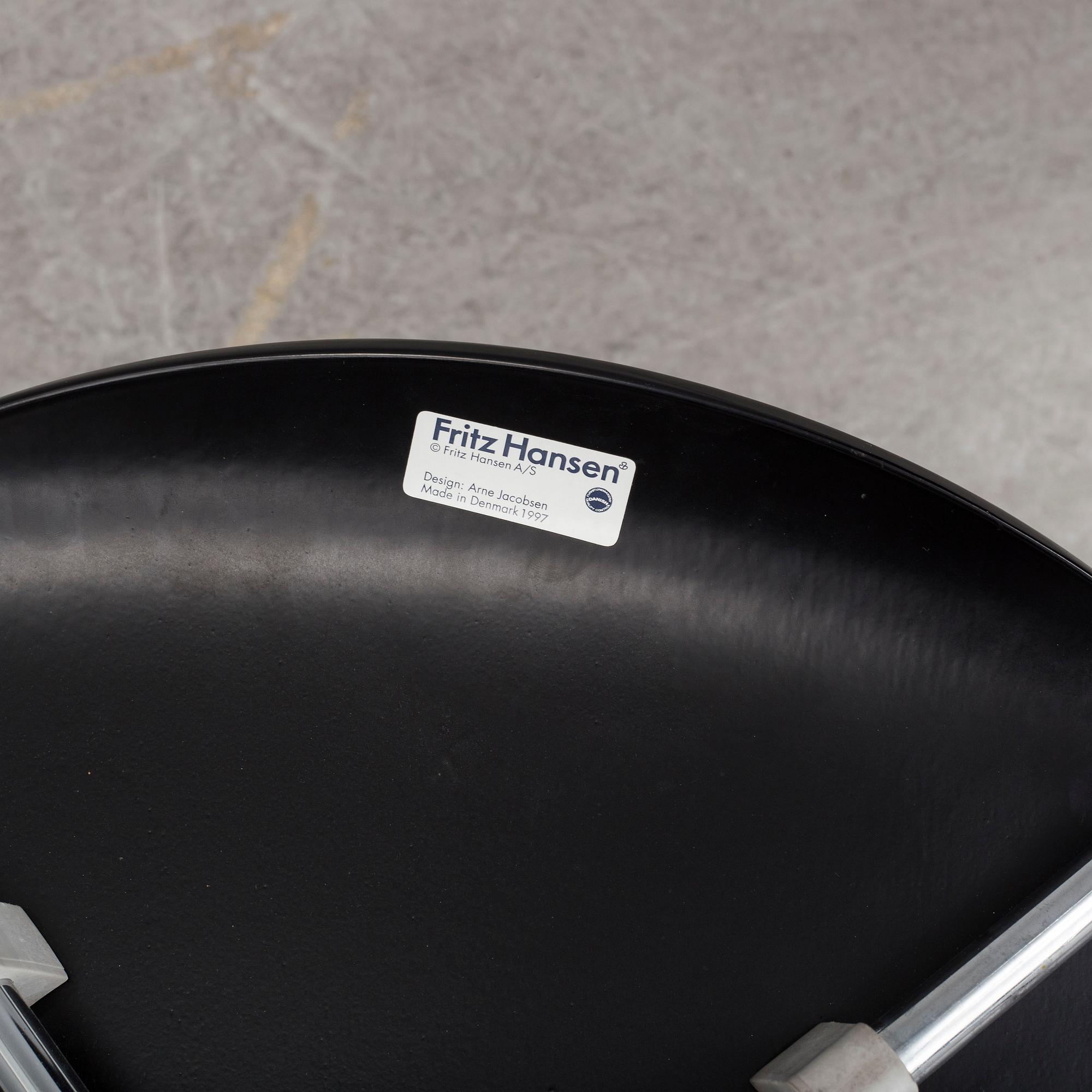 ARNE JACOBSEN, stolar, 6 st, "Sjuan", Fritz Hansen, 1984.