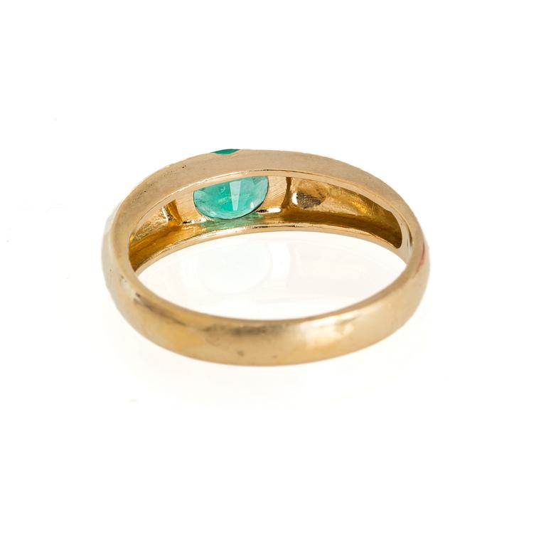 RING, 18K guld med smaragd.