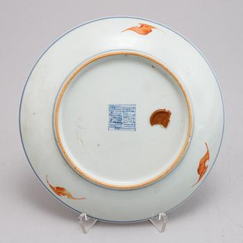 A set of five Chinese porcelain plates, 20th century.