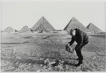 Duane Michals, "I Build a Pyramid", 1978.