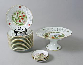 FRUKTSERVIS, 1+12 delar, porslin, Fyrklövern.