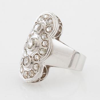 Ring 18K white gold set with rose-cut diamonds.