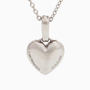 Tiffany & Co, kaulakoru, platinaa, sydämenmuotoinen riipus jossa briljanttihiottuja timantteja.