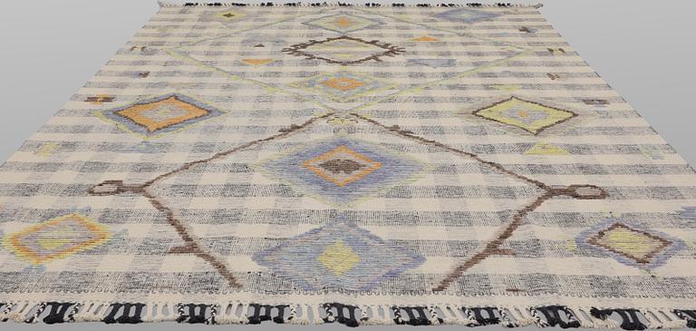 A kilim carpet with relief, 361 x 273 cm.