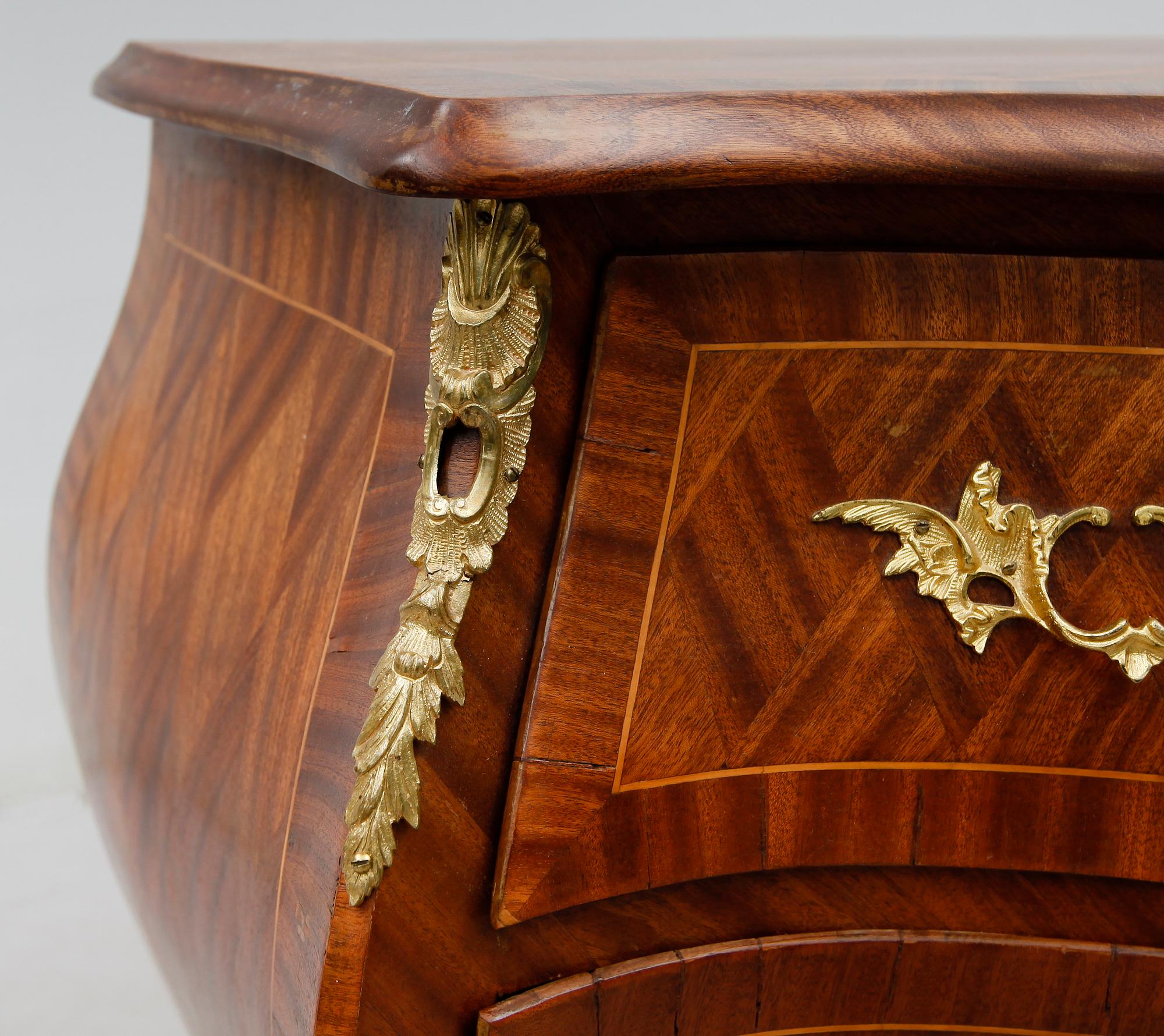 BYRÅ, rokokostil, 1900-talets första hälft.