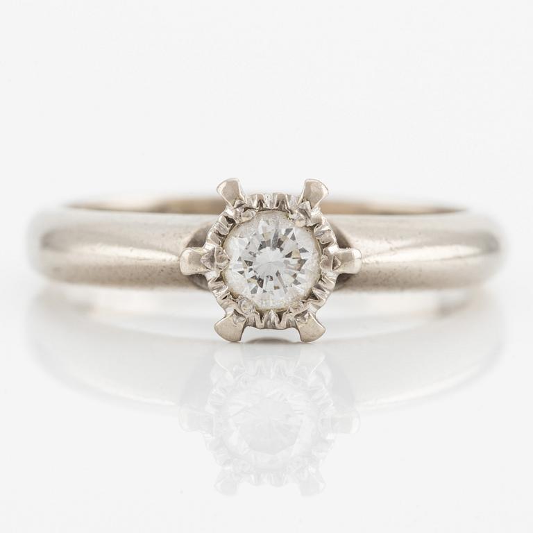 Ring 18K white gold and brilliant cut diamond.