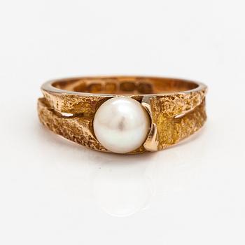 Björn Weckström, A 14K gold ring "Lappland spring" with a cultured pearl. Lapponia 1967.