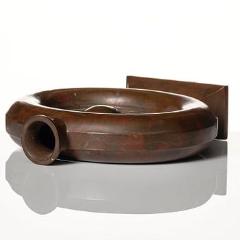 Vas, brons. 1800-tal, troligen Japan. Med signering.