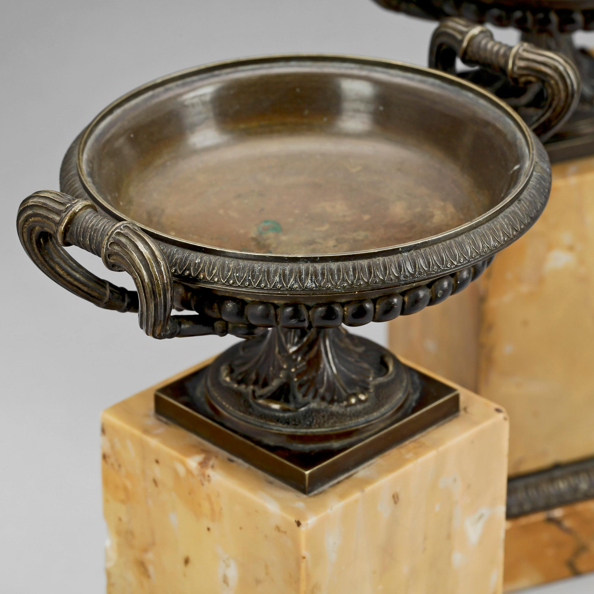 TAZZOR, ett par, senempire Frankrike, 1800-tal.