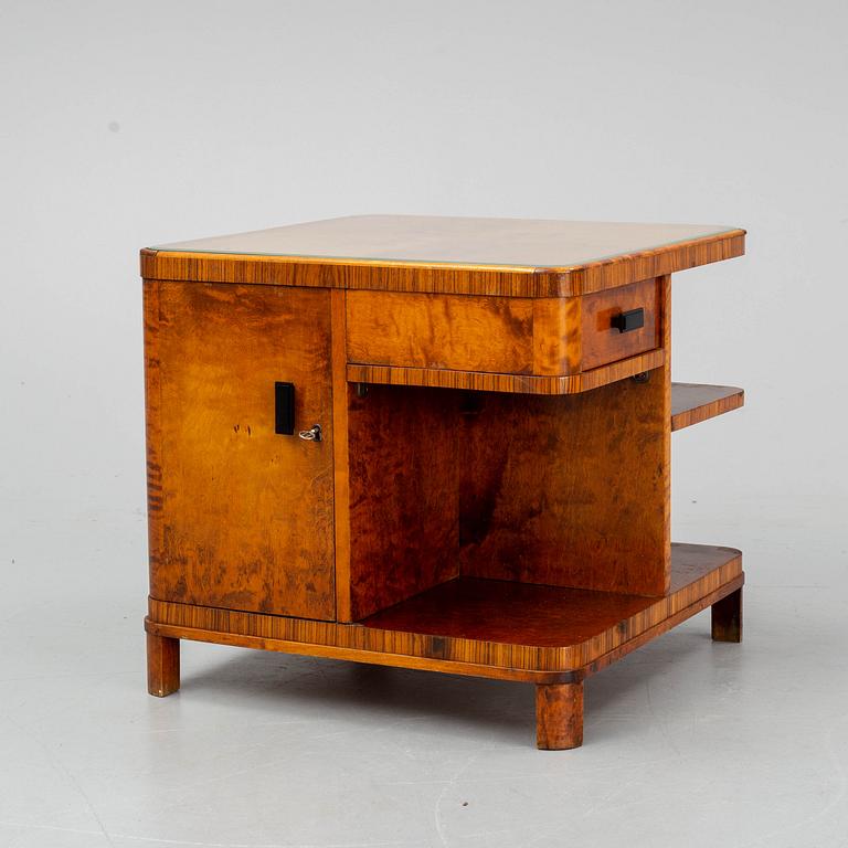 A 1930s table.