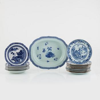 A group of 17 Chinese blue and white plates and a tureen dish, Qing dynasty, Qianlong (1736-95) and Jiaqing (1795-1820).