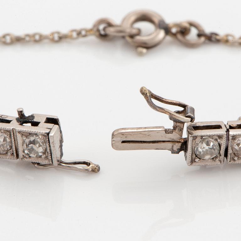 A platinum bracelet set with old-cut diamonds with a total weight of ca 2.50 cts.