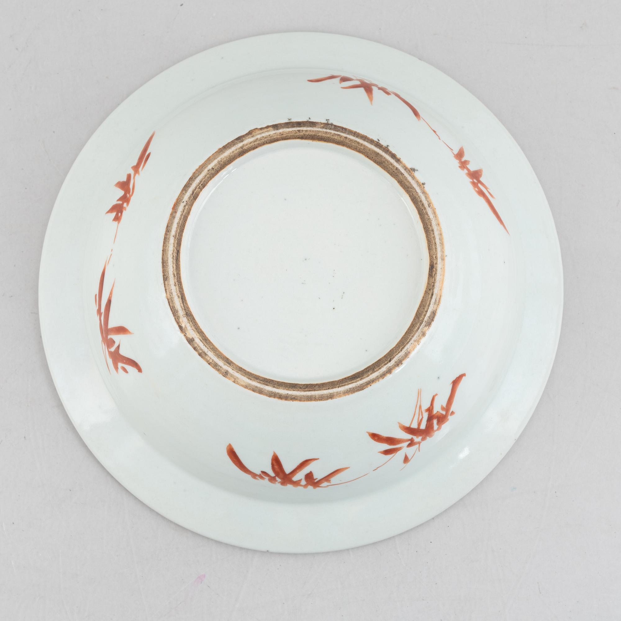 A porcelain bowl/wash basin, China, late Qing dynasty.