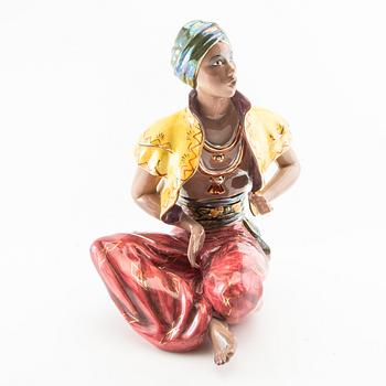 Dekorativ skulptur Sittande man med turban 1900-talets mitt/andra hälft.