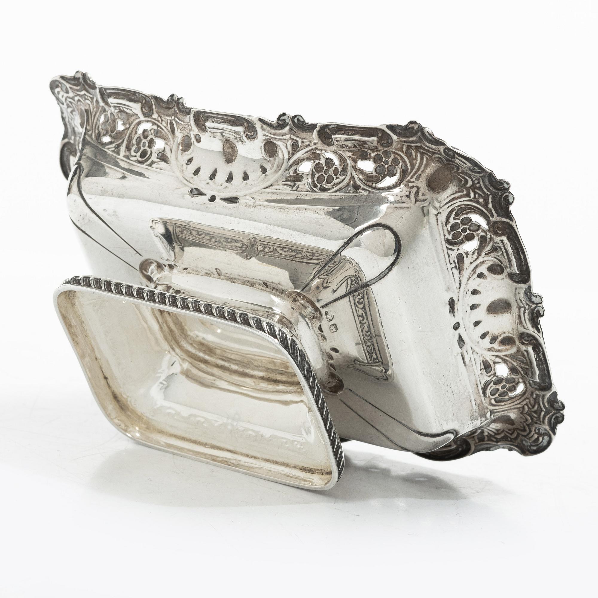 An English silver bowl, mark of John Round & Son Ltd, Sheffield, 1897.