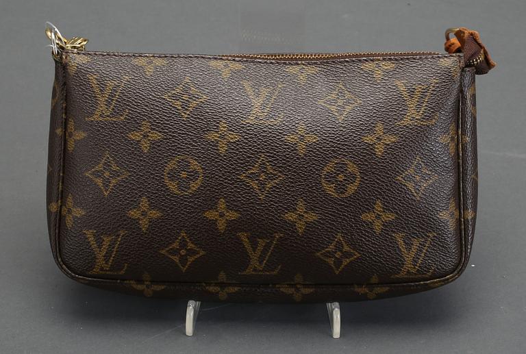 VÄSKA, "Pochette" Louis Vuitton.