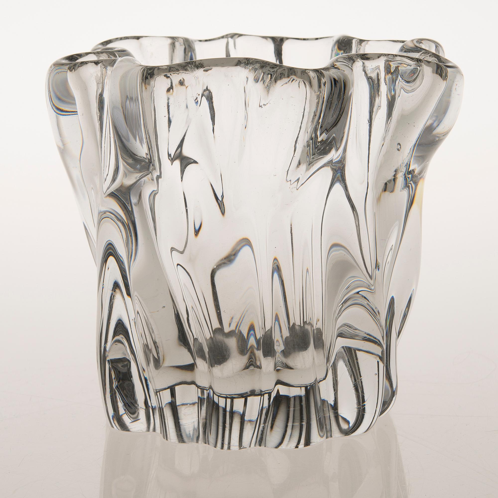 TAPIO WIRKKALA, A SIGNED GLASS VASE 'Stump' ('Kalvolan kanto'), model 3241, signed Tapio Wirkkala -57.