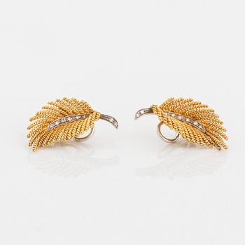 Ett par örhängen 18K guld med åttkantslipade diamanter.