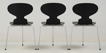 BORD, STOLAR samt TAKLAMPA, 5 delar, "3603" resp "Myran", Arne Jacobsen för Fritz Hansen, Jubileums utgåva 2002.