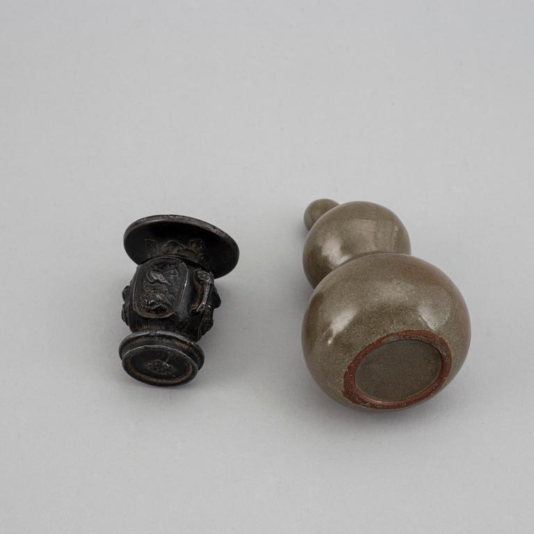 Two Chinese vases, Qingdynasty.