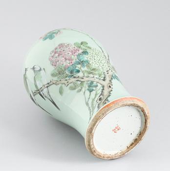 VAS, porslin, Kina, 1800-/1900-tal.