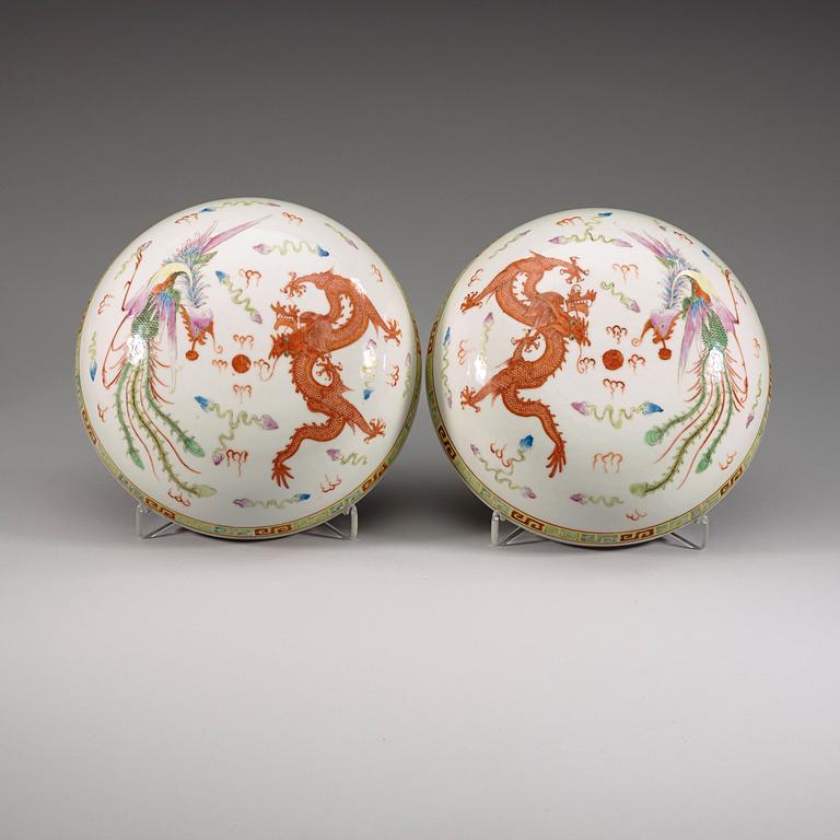 A pair of phoenix and dragon boxes with covers, late Qing dynasty, with Qianlong four character mark.