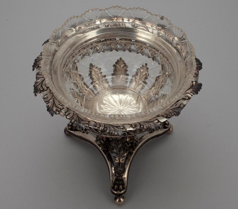SKÅL på FOT MED GLASINSATS, silver, Helsingfors, Pontus Kilian Karp 1824-1831. Silvervikt 277 g.