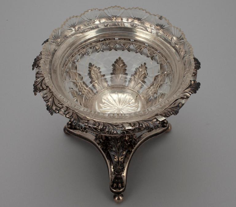 SKÅL på FOT MED GLASINSATS, silver, Helsingfors, Pontus Kilian Karp 1824-1831. Silvervikt 277 g.