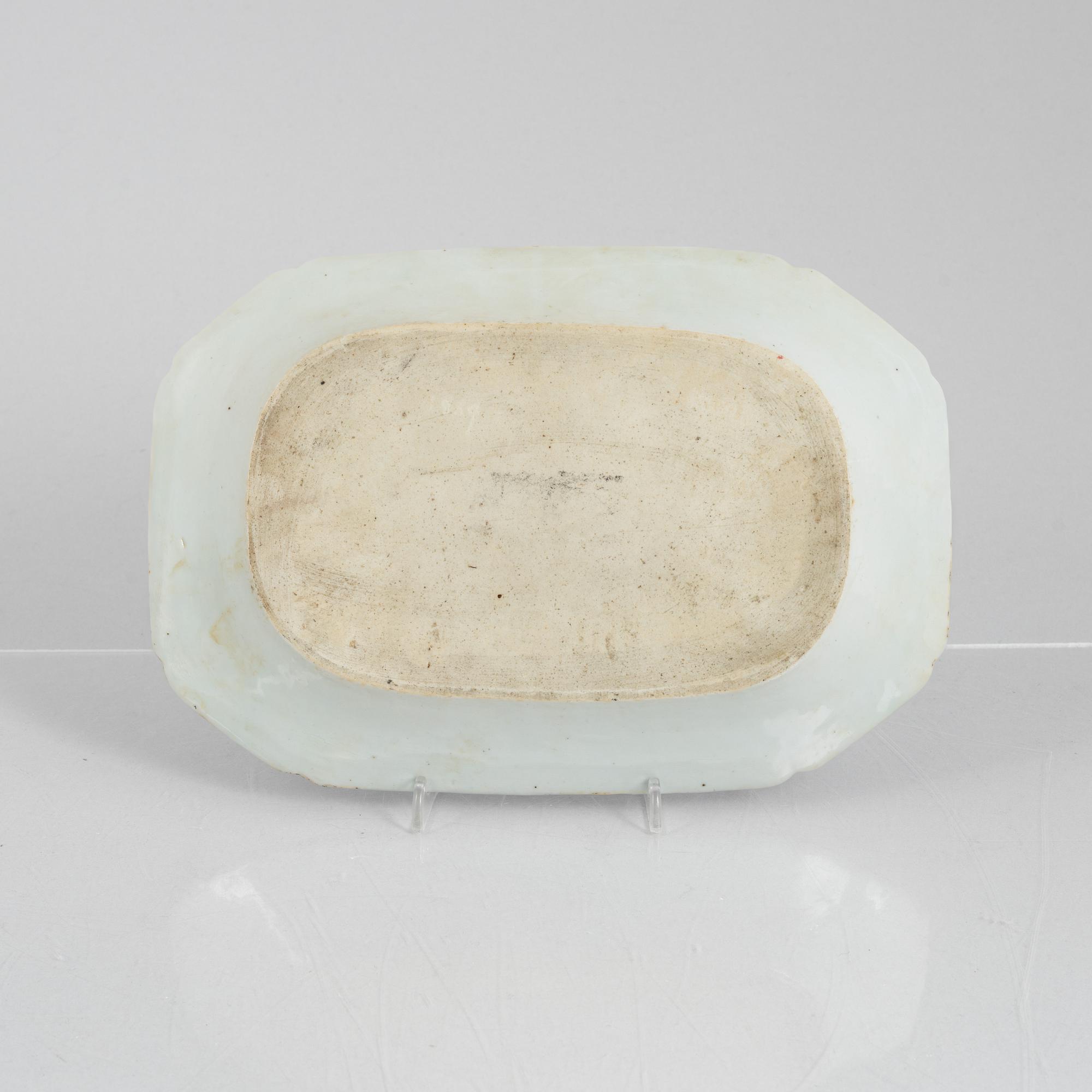Two Chinese export porcelain chargers, Qing dynasty, Qianlong (1736-95).