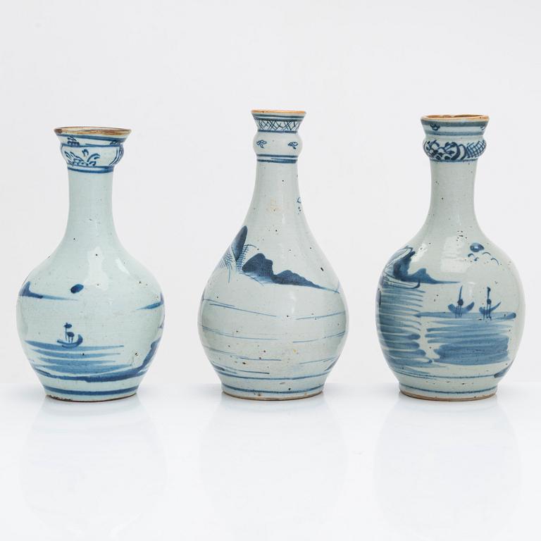 Three Qing Dynasty porcelain bottles, 19th century.